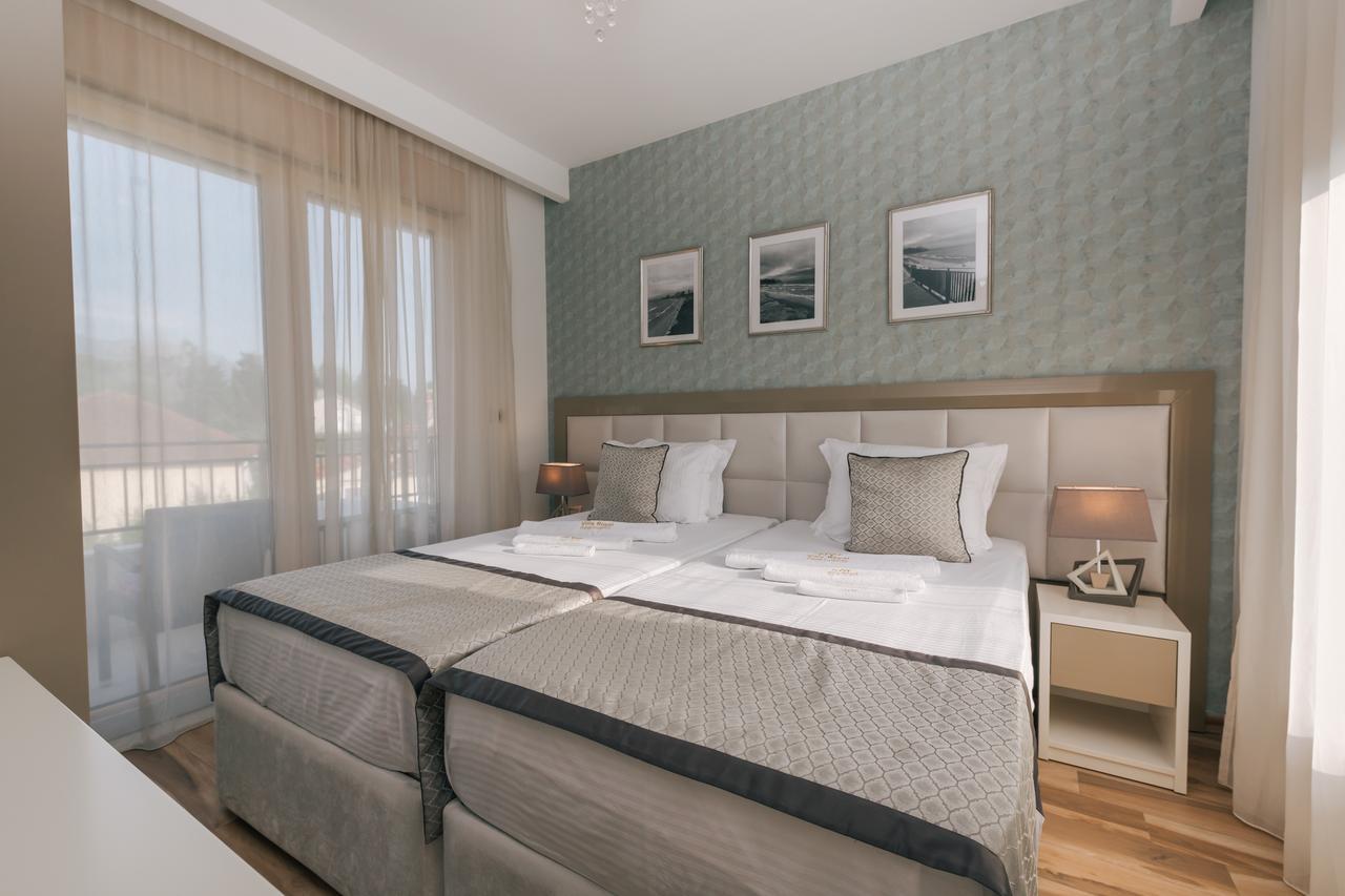 Villa Royal Apartments Tivat Exterior photo